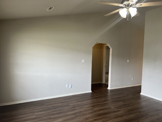 Foto del edificio - "Charming 3-Bedroom Home with 2 Full Baths in Fort Smith – Perfect Blend of Space and Comfort!"