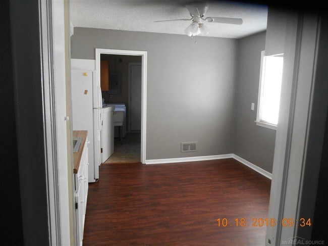 Building Photo - 24810 Wilmot Ave