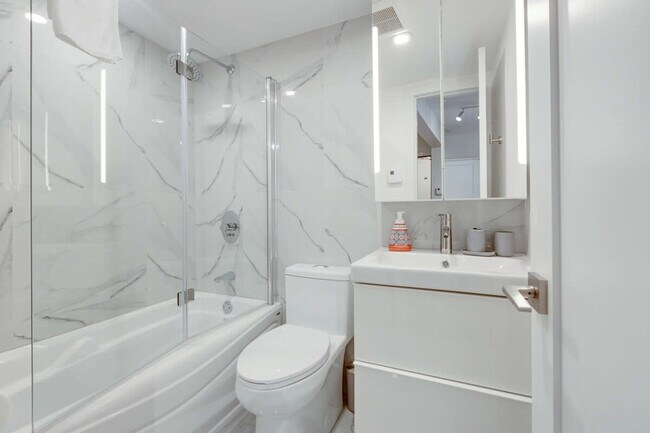 Building Photo - 1755 Rue Saint-Denis-SI FL4-ID1319148P
