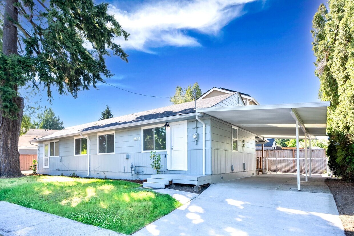 Foto principal - Beautiful 4bed 2bath Home in Renton