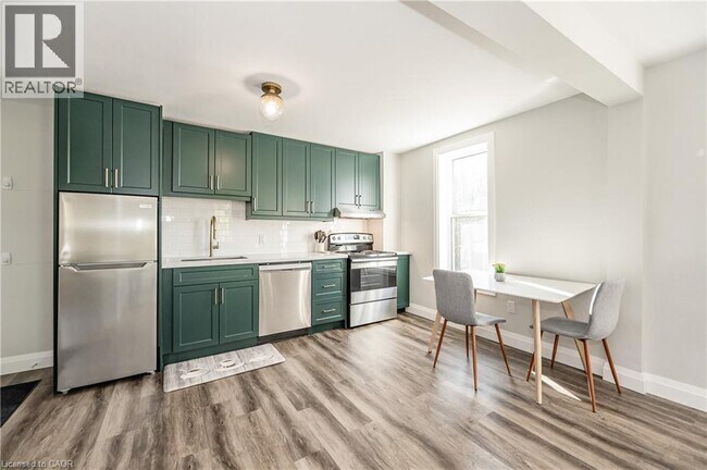 Photo du bâtiment - 132 Ahrens St W