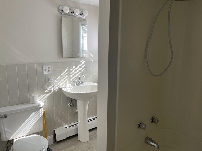 Foto del edificio - 1233 Eggert Rd