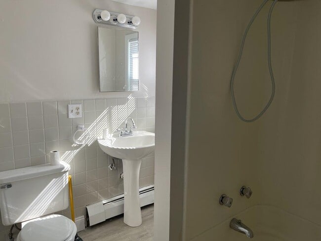 Building Photo - 1233 Eggert Rd