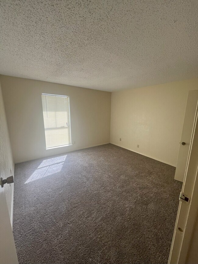 Vista del dormitorio - 2227 Madison Dr