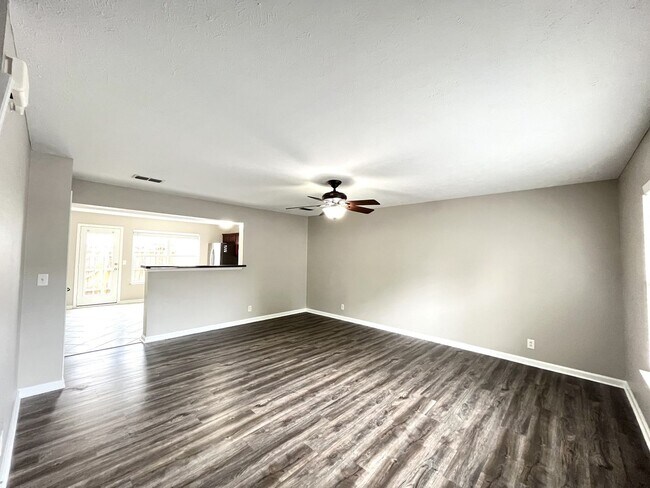 Foto del edificio - INDIAN PARK END UNIT TOWNHOME!