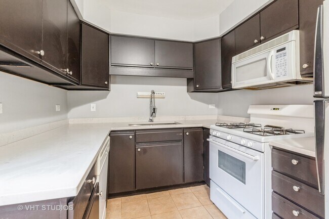 Foto del edificio - 706 N Western Ave