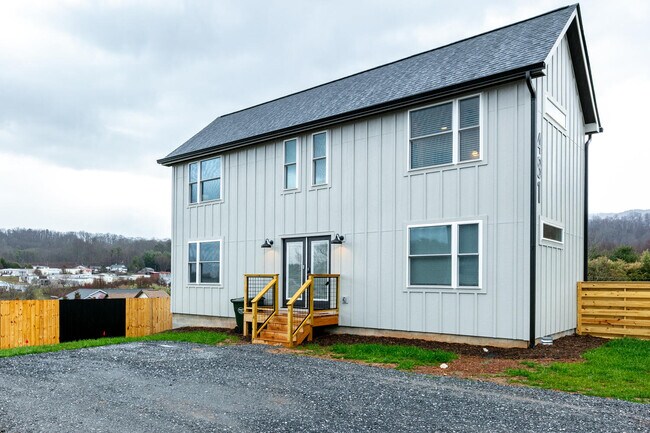 Building Photo - 481 Oakdale Rd