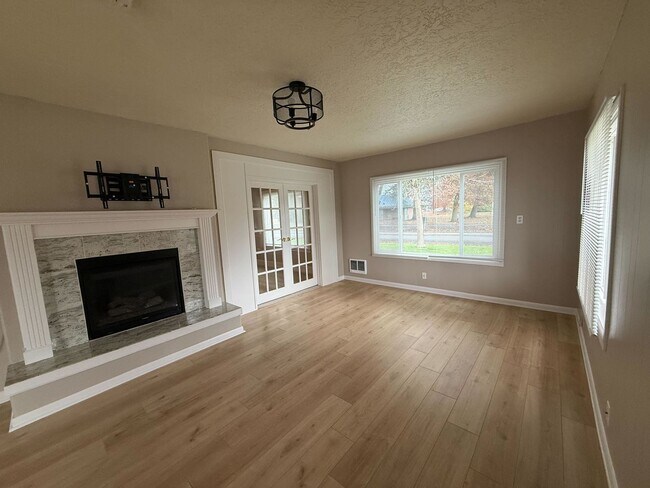 Foto del edificio - Beautiful 3B/2Ba Ranch in Longview on Lake...