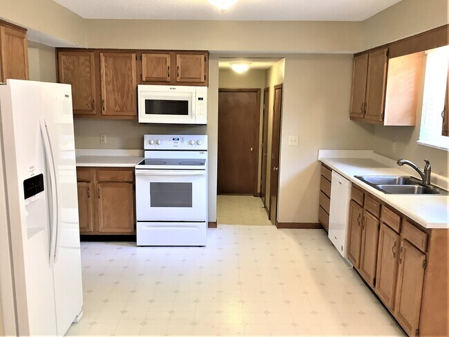 Building Photo - 3380 Springcrest Drive
