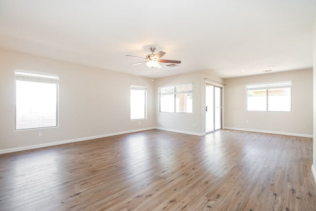 Building Photo - 878 E Pollino St
