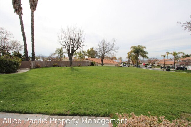 Foto del edificio - 4 br, 2.5 bath House - 1060 Linda Ave