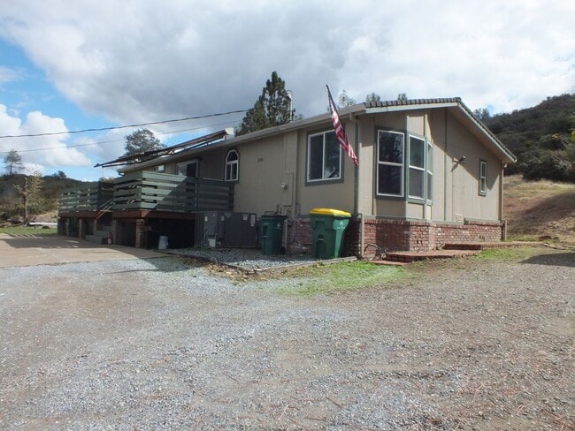 Building Photo - Rescue Retreat 1700 sf 2/2 with workshop