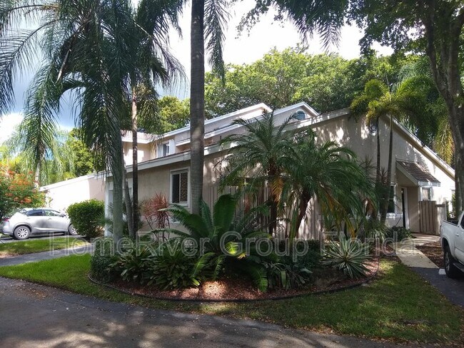 Foto del edificio - 2167 Discovery Cir W