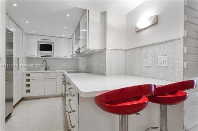 Photo - 2401 Collins Ave Apartment
