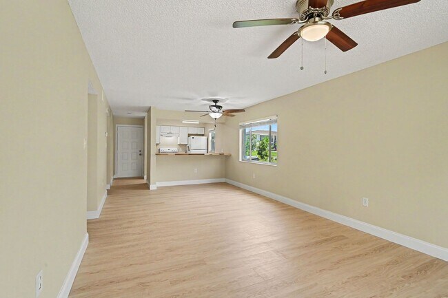 Building Photo - 2290-2296 Fox Hollow Dr.