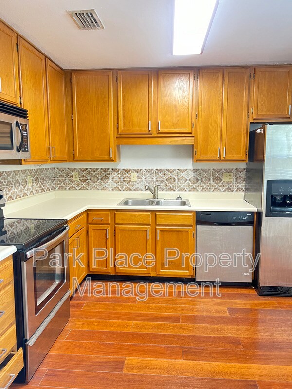 Building Photo - 2306 Clubside
