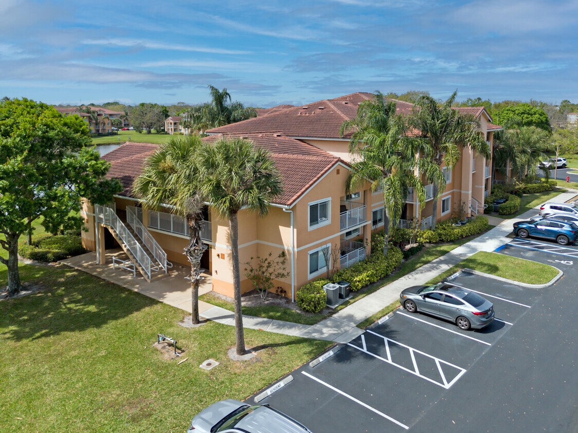 Primary Photo - 281 SW Palm Dr