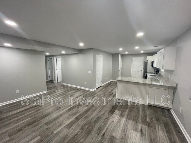 Building Photo - 1386 Louisville Hwy