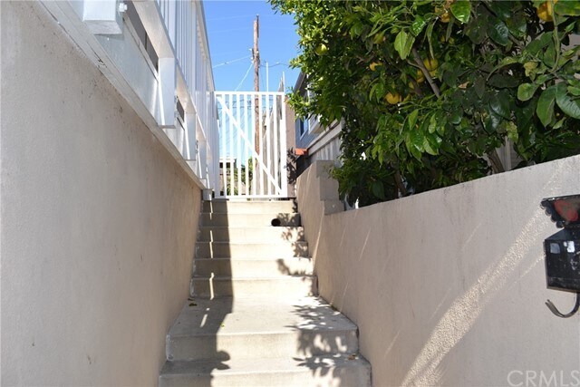 Foto del edificio - 230 Avenida Santa Barbara