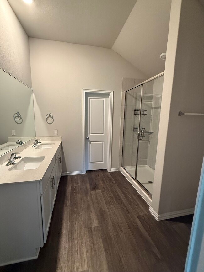 Building Photo - 145 Rains