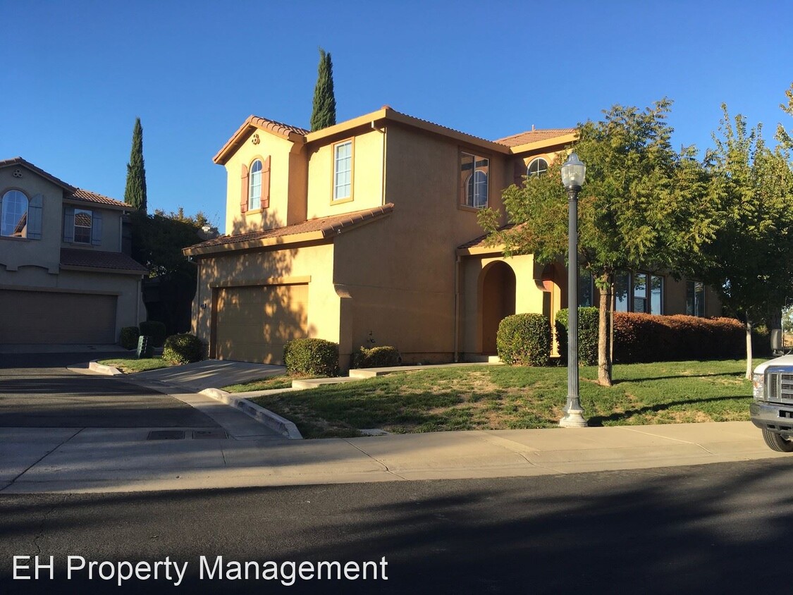 Foto principal - 4 br, 2.5 bath House - 449 Dragonfly Cir