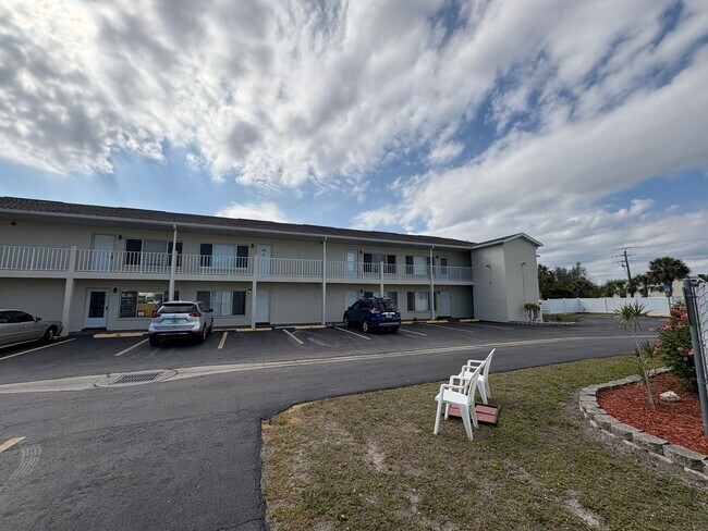 Foto del edificio - Charming 2BR/2BA Condo in the Heart of Port Charlotte!