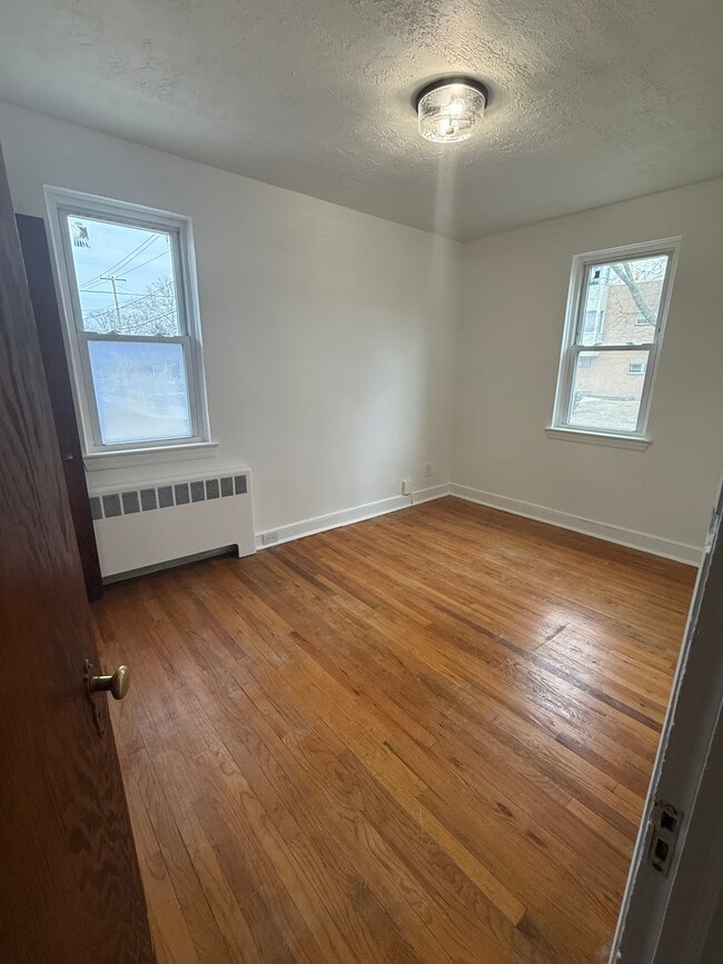 Dormitorio 2 - 301 W 39th St