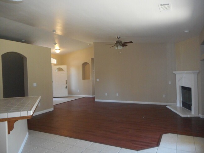 Building Photo - 1267 N BRENTWOOD 3 BEDROOM 2 BATHROOM HOME...
