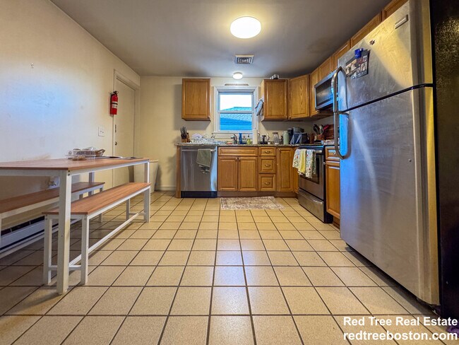 Building Photo - 74 Dunboy St
