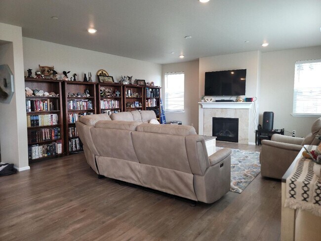 Foto del edificio - 4 Bedroom Home in Soundview Estates!