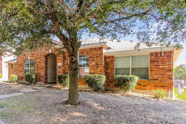 Building Photo - 629 Camellia Dr