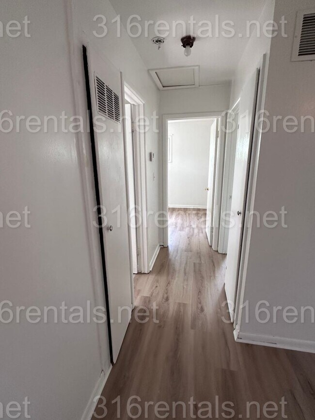 Foto del edificio - $950 - **COMING SOON** 2 bedroom / 1 bathroom - Haysville Single Family Home