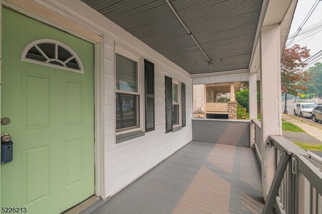 Building Photo - 21 Ledgewood Ave