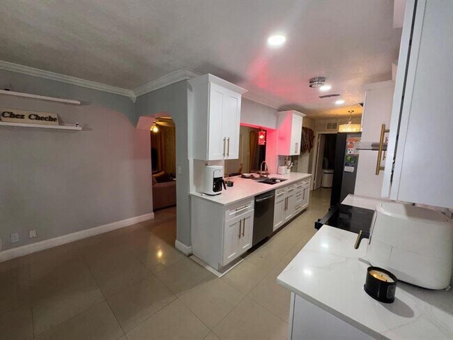 Foto del edificio - 6704 Inwood