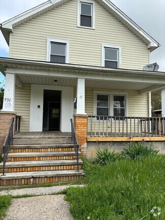 Building Photo - 930 W 18th St