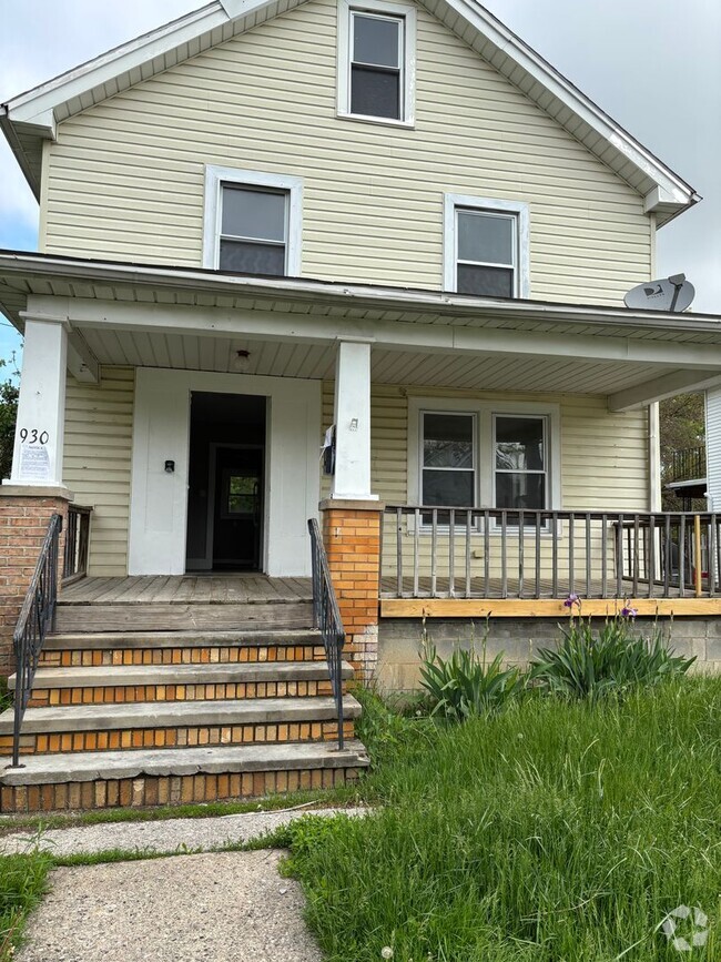 Building Photo - 930 W 18th St
