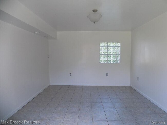 Building Photo - 28177 Fairfax St