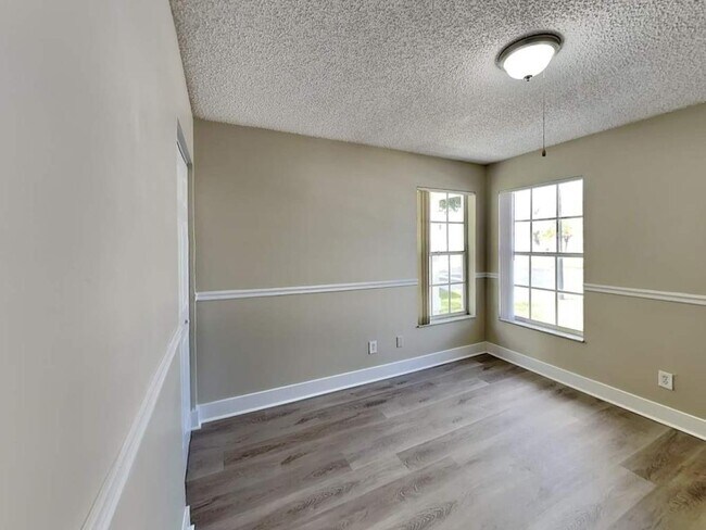 Foto del edificio - 9220 Arborwood Cir