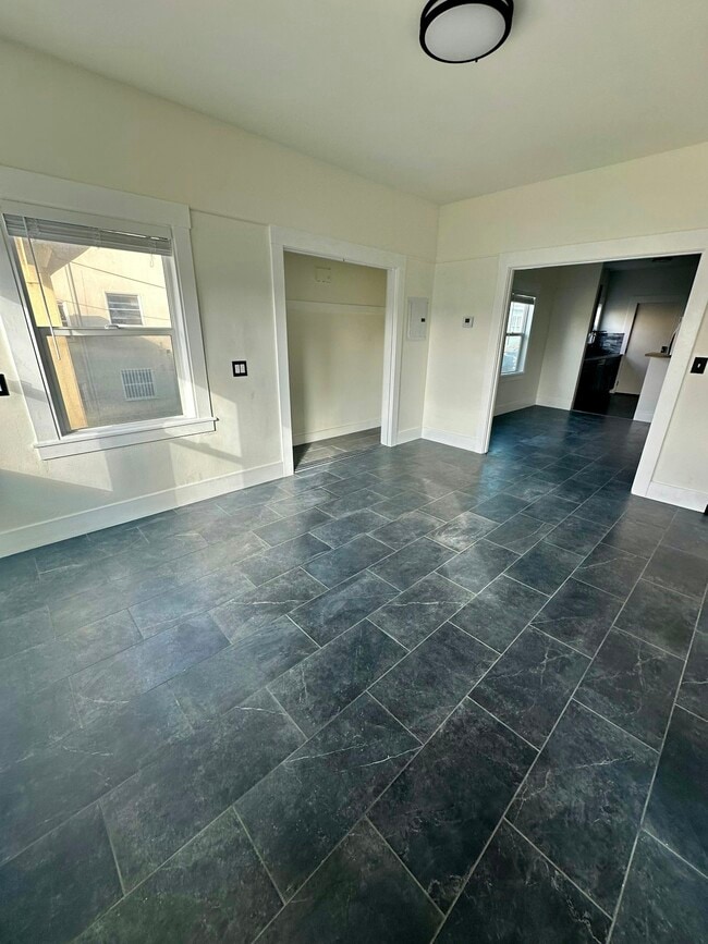 Building Photo - 444 40th St