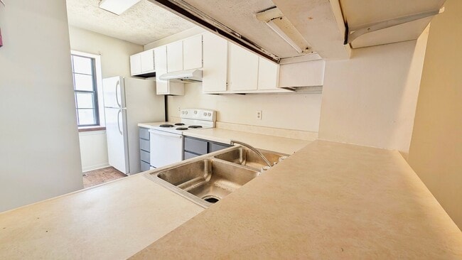 Foto del edificio - 503 E Graham Pl