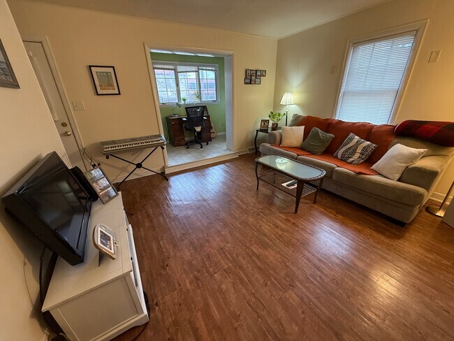 living room - 410 N 4th St
