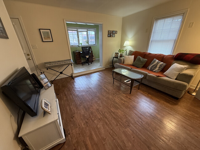 living room - 410 N 4th St