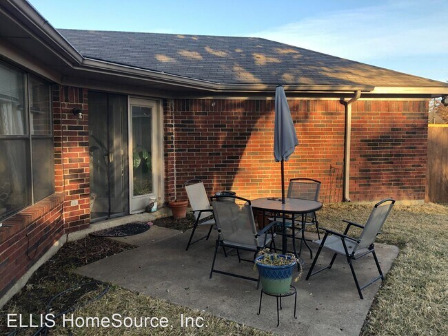 Building Photo - 3 br, 2 bath House - 669 Phillips Drive