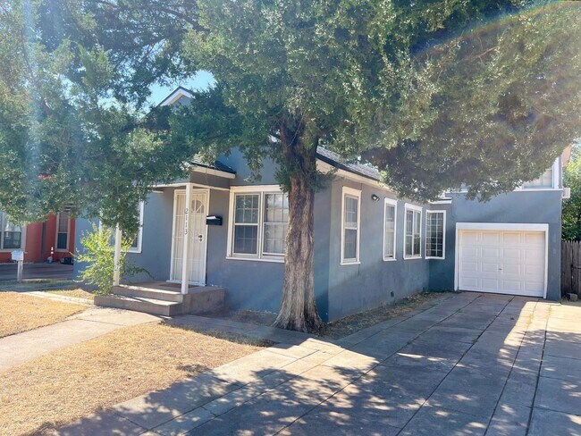 Building Photo - Cute 3 Bed, 3 Bath Pre-Leasing Fall 2024 w...