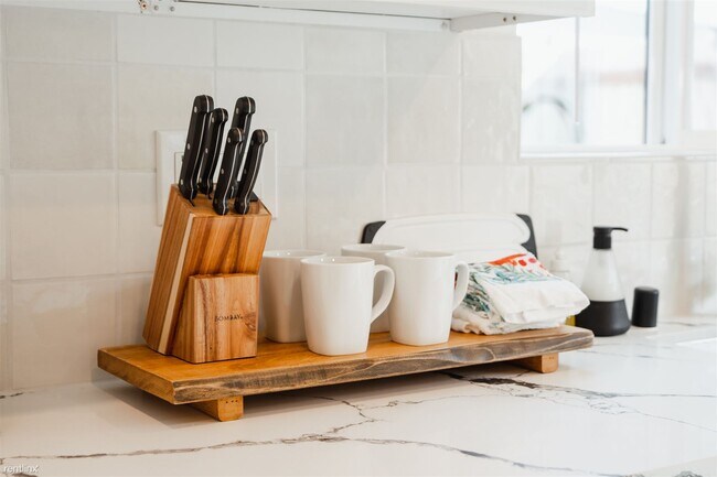 Foto del edificio - 4 br, 2 bath House - 6214 Pembroke Drive