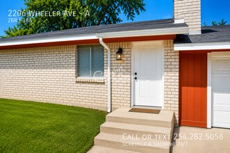 Building Photo - 2206 Wheeler Ave