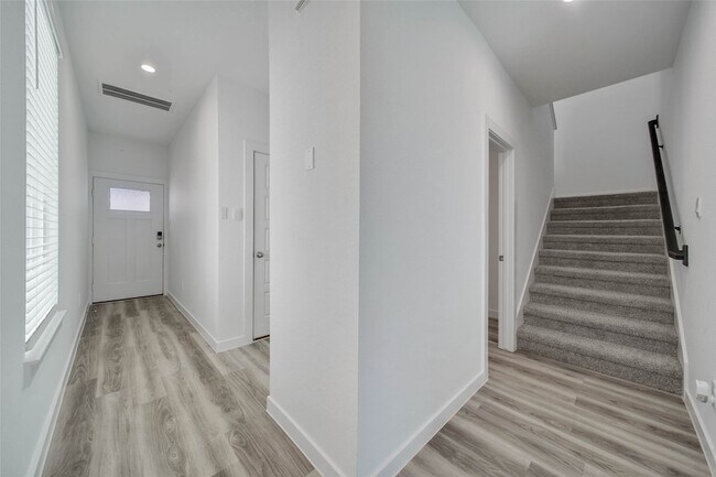 Building Photo - 12310 Greenwood Gate Dr