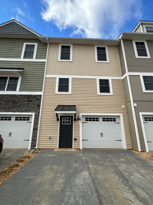 1391 Palomino Trl, Rockingham County, VA 22801 Townhome Rentals in