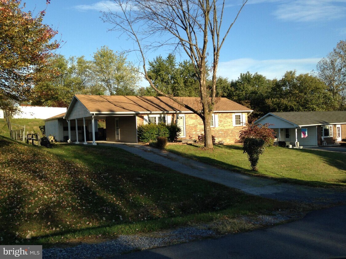 219 Village Ct, Winchester, VA 22602 House Rental in Winchester, VA