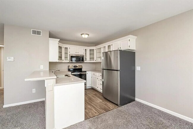 Foto del edificio - 701 Canyon Dr